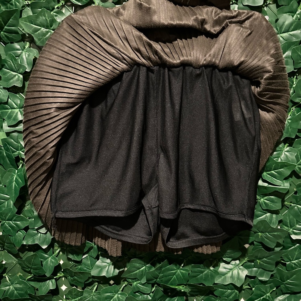Army green pleated sqort - Picture 3 of 4